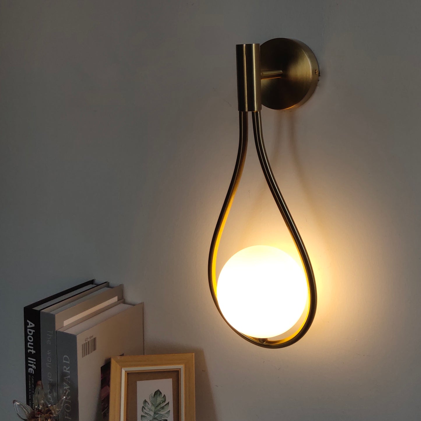 Cradle Sconce - LED Wall Light - LightStyl